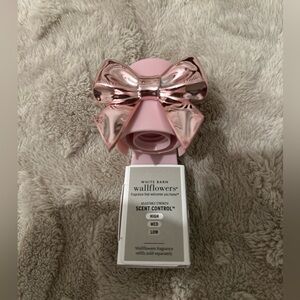 White Barn Pink Wallflower Plug with Metallic Accents